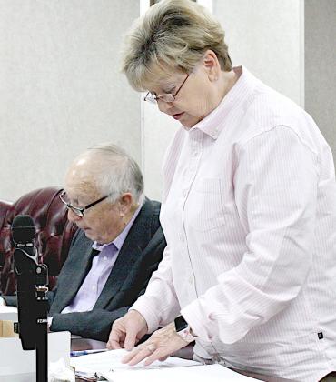 Shelby County Treasurer Ann Blackwell (right) reports to the commissioners court at last week’s meeting as County Attorney John Price (left) reviews notes. David Danley | Light and Champion