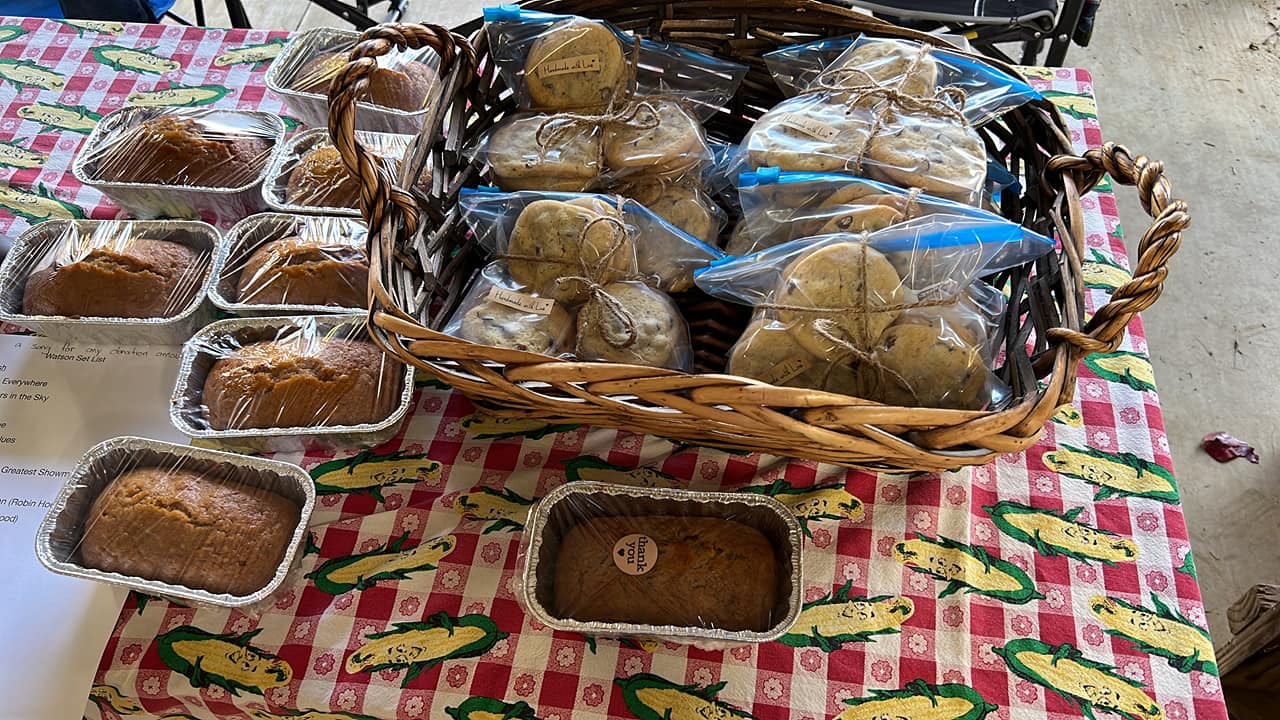 East Texas Family bings baked goods and worship to local towns