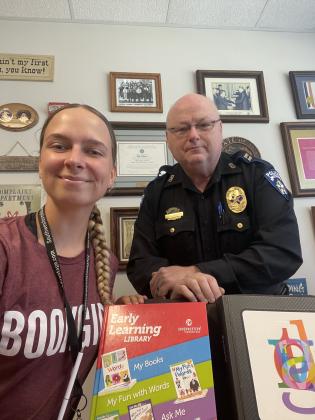 Linda snapped a photo with Captain Jeremy Bittick on Monday, August 14 after he purchased some educational books for his grandkids. 