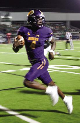 p Quarterback Emonte “Cash” Cross (4) sprints toward the endzone and six points during the ‘Rider’s match with Tatum Friday night. (Leon Aldridge photo – The Light and Champion)