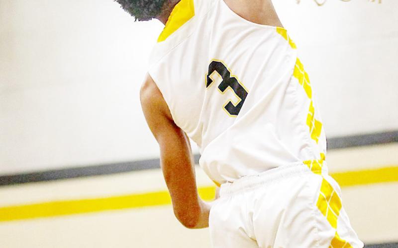 Phonte Collins goes up for a dunk in Timpson’s matchup with Waskom last Friday. The Bears now stand at 11-12 for the season and 3-1 in district, following their loss to Elysian Fields on Tuesday. Savannah Cassell Timpson ISD Student Media Intern