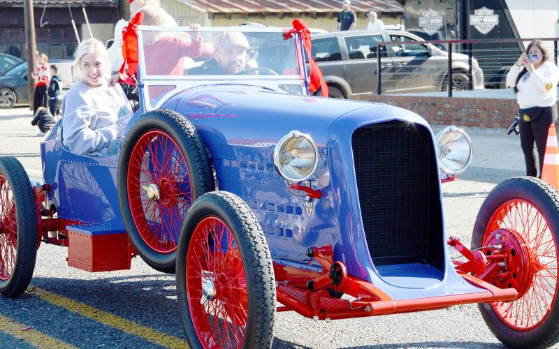 Christmas cheer comes to Shelby County