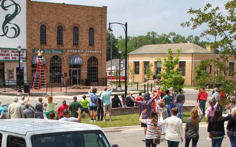 2023 photo taken to honor 1923 downtown scene