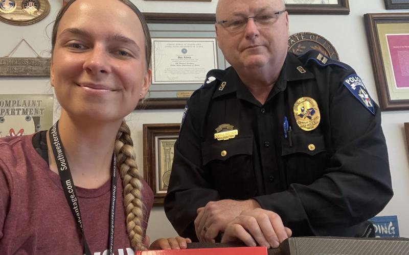 Linda snapped a photo with Captain Jeremy Bittick on Monday, August 14 after he purchased some educational books for his grandkids.
