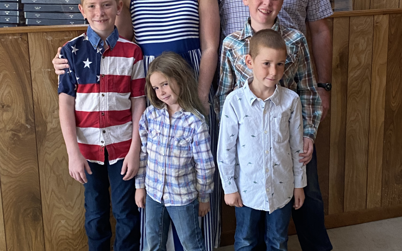 East Texas Family bings baked goods and worship to local towns
