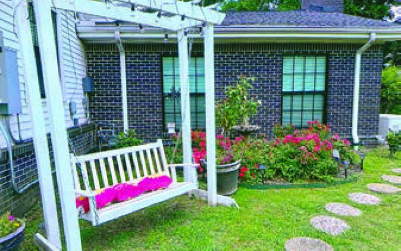 LaMoine’s home featured for July by Center Garden Club