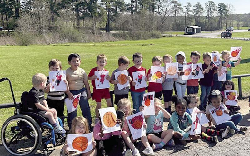 S.W. Carter Elementary kids sending off our Shelbyville Basketball team with homemade signs.