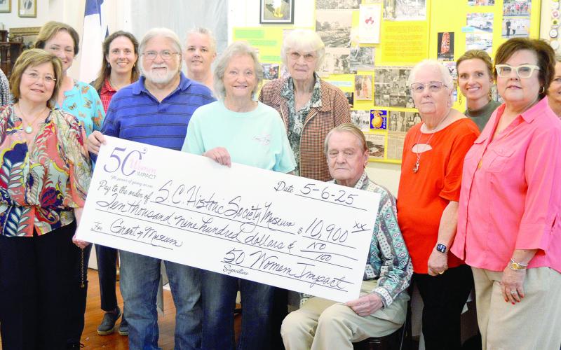 50 Women makes donation to museum