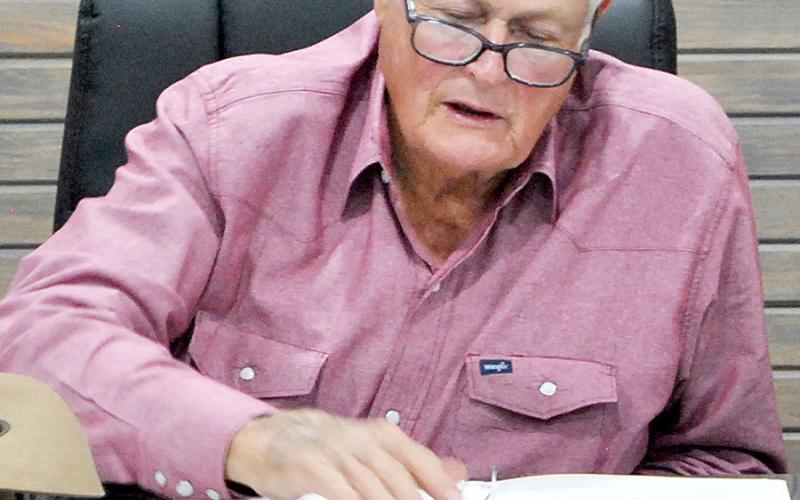 Ronnie Wolfe of the Timpson city council makes a comment on the city’s proposed tax rate at its Sept. 29 meeting. Zack Clark | Light and Champion