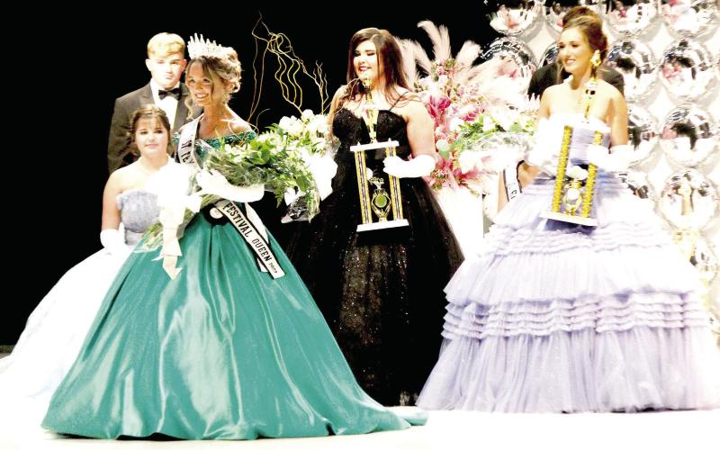 Laura Scull crowned Poultry Festival Queen