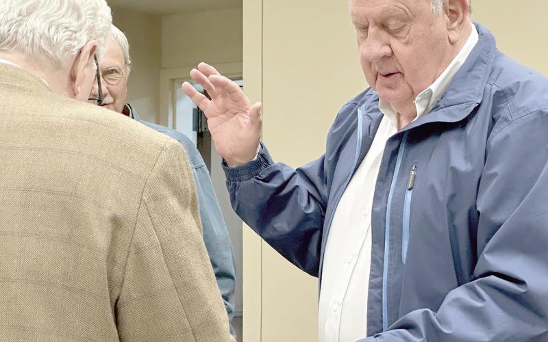 City Judge Grover Russell administers the oath of office to Council Members Joyce Johnson and Howell Howard, and to Mayor David Chadwick. Incumbents Johnson and Howard were unopposed in last week’s city election. Chadwick defeated one opponent for re-election as mayor.