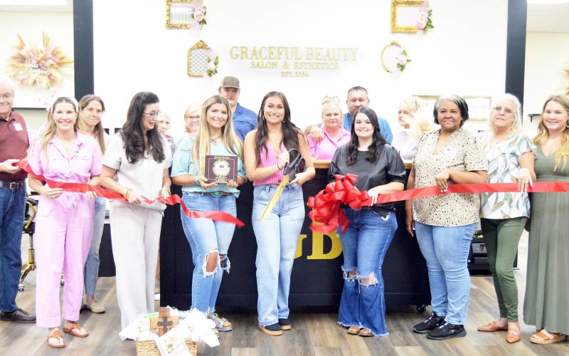 Graceful Beauty Salon holds grand opening ribbon cutting