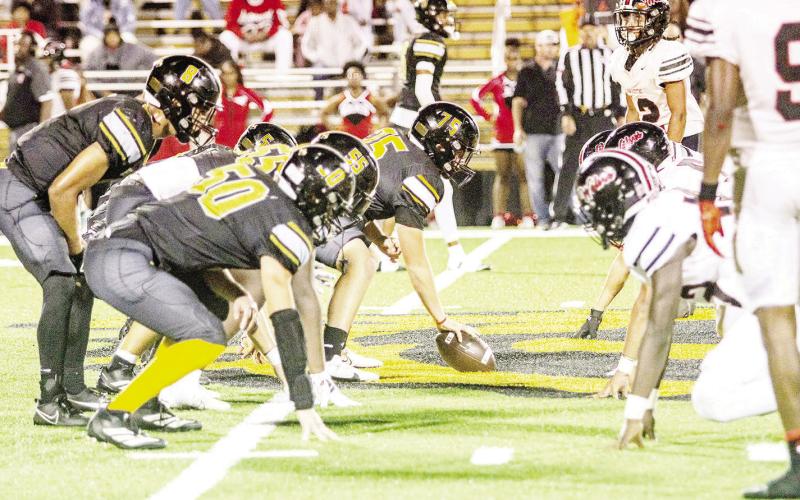 Timpson readies to snap the ball on a swinging gate play in its 34-13 win over San Augustine Nov. 7. Savannah Cassell | Timpson ISD Student Media Intern