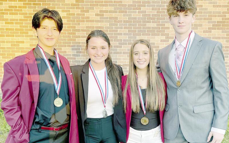 Shelbyville Speech and Debate members qualify for state