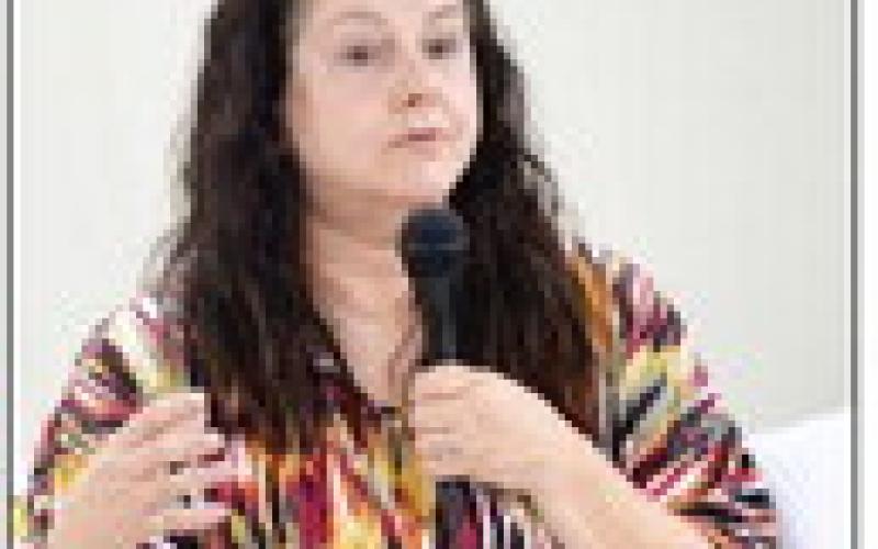 Sherry Harding of Shelby County Outreach Ministries addresses a group of area healthcare providers and assistance agencies along with community volunteers at a town hall meeting on Monday.