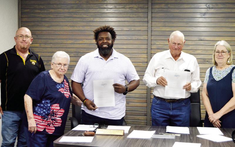 City Judge Marilyn Corder (second from left) swore in (from left) Tuffy Green, Charleston Johnson and Ronnie Wolfe while Mayor Debra Smith observed. Zack Clark | Light and Champion