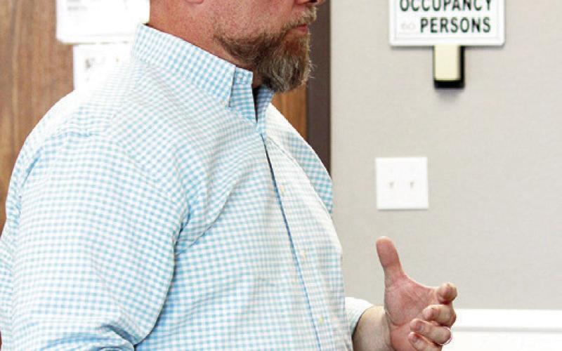 Eric Lawrence of the Shelby County Appraisal District explains to the commissioner court the difference between the county’s preliminary and actual quarterly payment amount to the district. Lisa White | Light and Champion