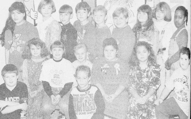 ALL A’S – The S.W. Carter Elementary School third six weeks honor roll students making all A’s (not in order pictured) are third graders Wesley Baylor, Kodi Boren, Robby Brown, Summer Harbison and Brandi Smith; fourth graders Juston Lout, Joey Stringer and Carrie Taylor; and fifth graders Joez Jones, Raegan Jones, Stephanie O’Rear, J.B. Raymond, Rebecca Reed, Matthew Gregston, Kristen Cartwright, Katherine Brown and Lupe Vazquez. (Staff photo by Mary Lou Lout)
