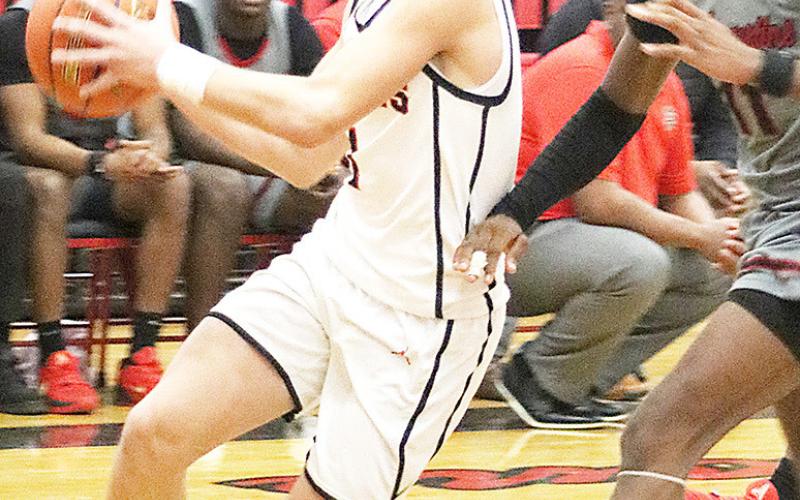 Shelbyville Dragons take on San Augustine Wolves in hoops