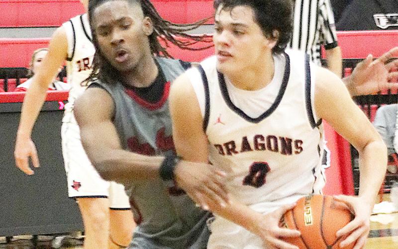 Shelbyville Dragons take on San Augustine Wolves in hoops