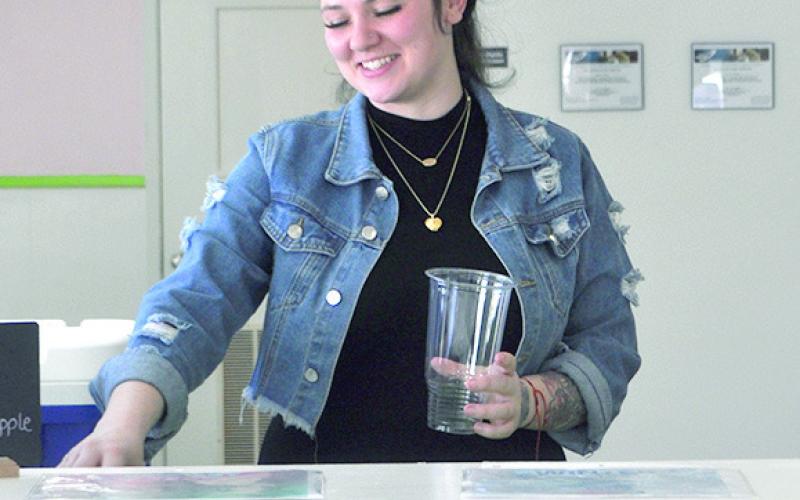 Cortney Adkison at Ann-Lynn Nutrician serving up great teas and beverages on a Wednesday afternoon. Photo by Veronica Davis