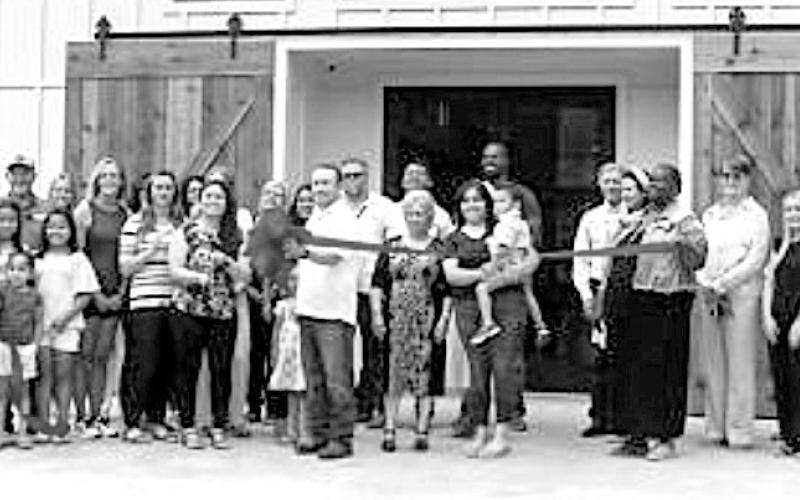 New wedding venue hosts ribbon cutting