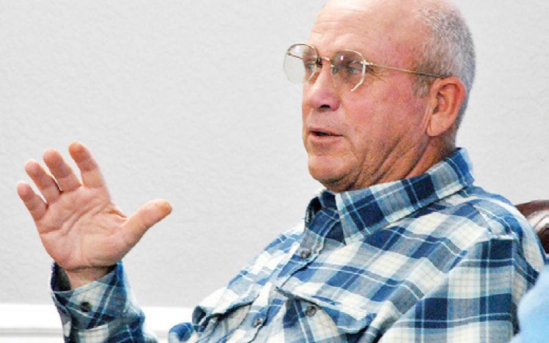 Comm. Pct. 3 Stevie Smith questions Sheriff Gerald Corbell on the condition of a sheriff’s office vehicle that was slated to be part of the county’s live auction to be held at 10:00 a.m. Friday at the Pct. 1 barn. Zack Clark | Light and Champion