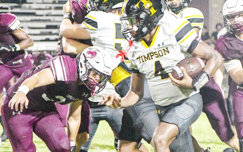 Albert Parker, Jr., of Timpson makes a run around the end during the Bears’ 40-19 loss to Lovelady last Friday. Aylee Crow | Timpson ISD Student Media Intern