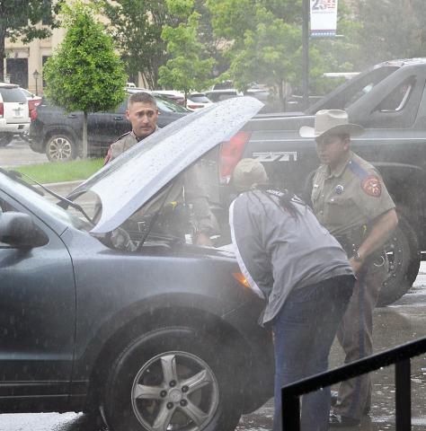 Center square last week. After the individual’s car stalled, the ofcers used their vehicle to push the faulty vehicle out of the trafc lanes, then aided the driver in ensuring there was no immediate danger from the mishap. DPS ofcers assist a stranded motorist on the David Danley | Light and Champion