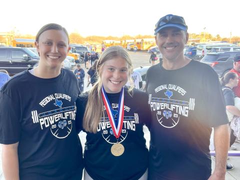 Joaquin High School Student makes Powerlifting Regional Champion 