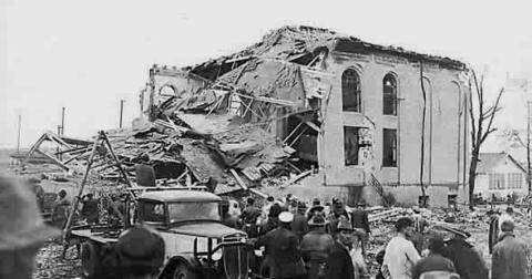 1937 London School Disaster Program Presented to TAGHS about the 1937 natural gas explosion in a school in New London, Texas taking the lives of 294 people...