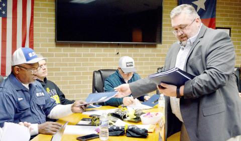 Dan Rainey of Goff &amp; Herrington presents the Timpson ISD board of trustees with its audit report at its January meeting. Zack Clark | Light and Champion