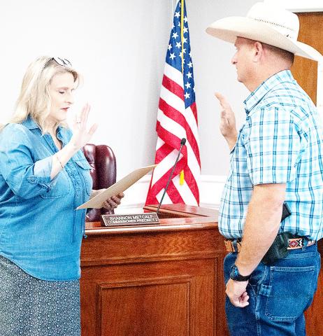 John Pope, former Deputy Constable for Precinct 5, was formally sworn in by Shelby County Judge Allison Harbison as the new Precinct 5 Constable during a ceremony held at 10:00 a.m. on Monday, August 25, in the Commissioners Courtroom on the second floor of the Shelby County Courthouse. The ceremony was witnessed by various other county officials, along with members of Pope’s family. Zack Clark | Light and Champion