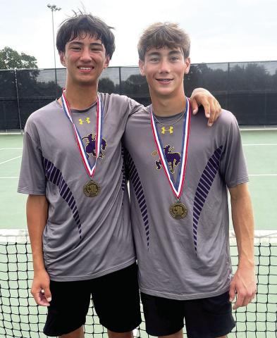 Ryder Moody and Bryce Gaddy of the Center High School tennis team have quali ed for the state tournament to be held May 7-8 in San Antonio. City of Center photo | Light and Champion