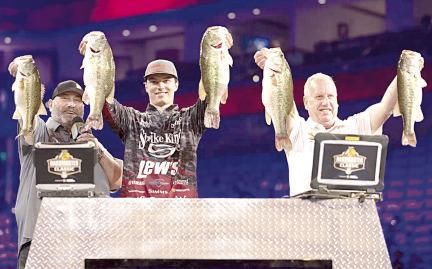 Easton Fothergill (center) set a new Bassmaster Classic weight record at Texas’ Lake Ray Roberts with a three-day total of 76-11 on 15 bass. Fothergill’s weight was anchored by his 29-6 limit in the second round. Bassmaster Photo