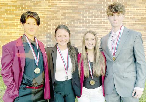 Shelbyville Speech and Debate members qualify for state