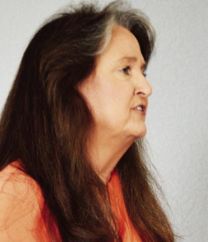 Jan Roe of Kologik Software presents the Shelby County Commissioners’ Court an addendum to replace the county jail’s management software. Zack Clark | Light and Champion