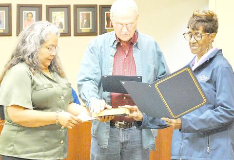 Esther Elizondo, Center City Secretary (left), administers the oath of office to newly re-elected council members Howell Howard and Joyce Johnson. Also re-elected was Mayor David Chadwick (not pictured). Zack Clark | Light and Champion