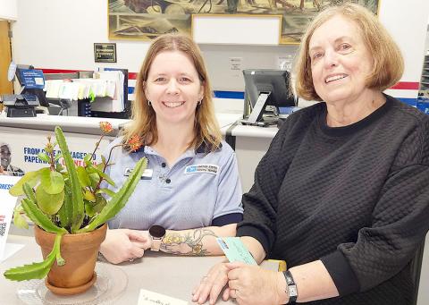 Center Garden Club shares succulents with USPS