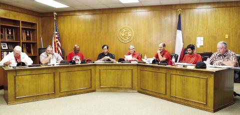 In its main action during its April meeting the the Shelbyville ISD board passed a resolu tion to inform the state that it was not in a position to equip all of the district’s buses with three-point seat belts at this time. David Danley | Light and Champion