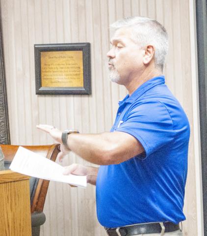 Billy Carrington, elementary principal, updates the Joaquin ISD board of directors on changes to the student handbook. Zack Clark | Light and Champion