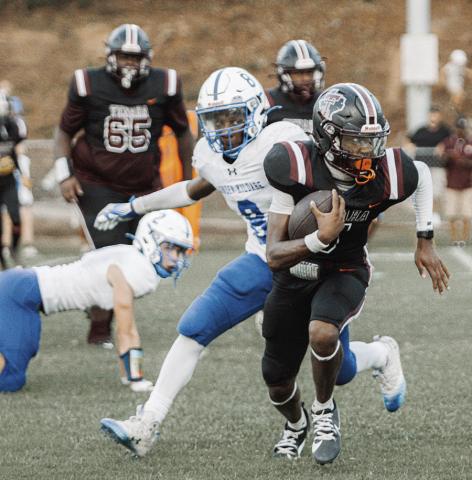 Tenaha QB Bri’Kelian Kenny takes off for the Tigers during Tenaha’s Homecoming rout, 41-0 versus Linden Kildare. Lainee Cooper | Light and Champion