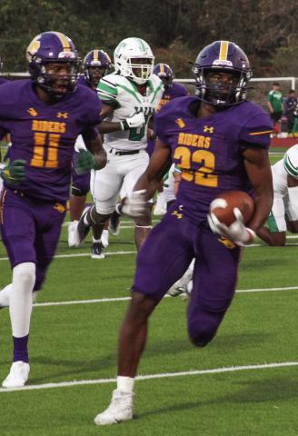 q Kaden Dixon (32) looks for running room with Jeremiah Ratcliff (11) covering his back. (Leon Aldridge photo – The Light and Champion)