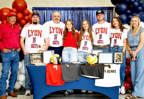 THS’s Molloy signs with Lyon College